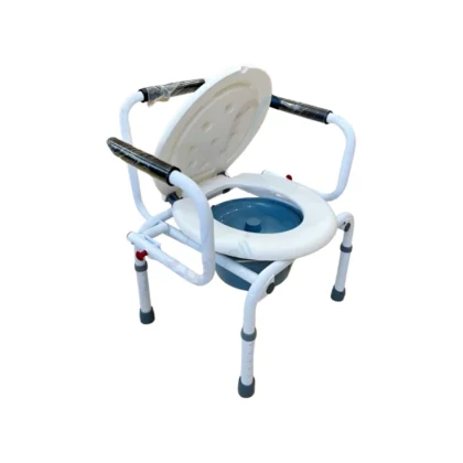 Chaise garde-robe avec accoudoirs escamotables