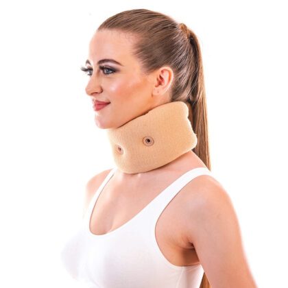 Présentation du produit Collier cervical souple en moussedisponible avec les tailles S | M | L, de la marque Samson en Algérie.