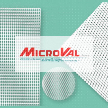 Plaque d'éventration Microval 2D en polypropylène, montrant sa structure et sa texture. Implant médical pour la réparation des hernies.