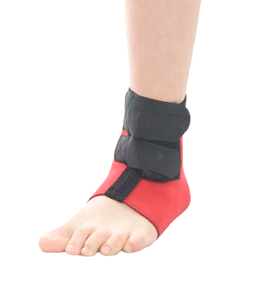 Chevillière Cyberg Morsa pour enfants, conçue pour soutenir confortablement et réglablement les malléoles en cas de foulures ou d'entorses. Le produit, visible sur l'image, est une cheville protectrice de couleur [insérer la couleur principale si identifiable - ex: bleu marine, noir, etc.] avec des attaches [insérer le type d'attaches si identifiable - ex: velcro, crochets, etc.] Elle semble respirante et facile à enfiler. Disponible en tailles S, M, L. #chevillièreenfant #supportmalleole