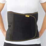 Ceinture abdominale Morsa Cyberg Ref-120.420, vue de face. Ceinture noire en tissu extensible avec des éléments rigides intégrés pour le soutien lombaire. Fermeture velcro ajustable. Présentée sur un fond neutre.