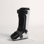 Garde-pied enfant Morsa Cyberg : chaussure de maintien pour pieds plats, hallux valgus et prévention des troubles posturaux. Conception confortable et adaptable pour favoriser une croissance saine.