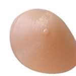 Prothèse mammaire silicone Morsa Cyberg. Silhouette naturelle et harmonieuse, conçue pour le confort après une mastectomie. Silicone médical souple disponible en différentes tailles.