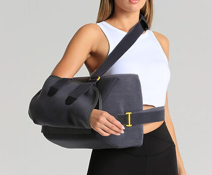 Écharpe de bras Morsa Cyberg, conception ergonomique en tissu confortable, destinée au soutien du coude et à la gestion des tendinites. Plusieurs tailles disponibles.