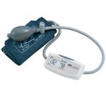 Tensiomètre numérique UA-704. Appareil compact et ergonomique, avec un écran digital clair affichant la tension artérielle. Présente un design simple et moderne, idéal pour un usage domestique. #santé #tensionartérielle