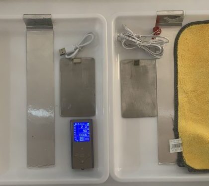 Dispositif médical anti-transpiration StarCare pour aisselles ou palmes, discret et de petite taille. Il est présenté [Décrire la couleur principale et la forme générale du produit - ex: "en bleu clair et de forme rectangulaire" ou "en blanc et de forme circulaire"]. Il vise à réduire la transpiration excessive et à améliorer le confort.