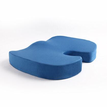 Coussin ergonomique Starcare : Mousse mémoire de forme et tissu respirant pour soulager les douleurs coccygiennes et prévenir les escarres. Conçu pour le confort et le bien-être.