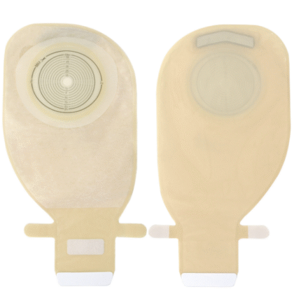 Poche stomie monobloc Starcare, conçue pour le confort et la discrétion, avec un système de vidange facile (taille 10-75mm). Matériaux hypoallergéniques. Produit de parapharmacie.