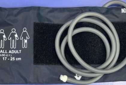 Brassard Holter Mapa StarCare, blanc, conçu pour un suivi continu de la tension artérielle sur 24 heures. Marque : Starcare.