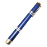 Lampes stylo de diagnostic médical Torsch StarCare LED, avec tête lumineuse fine et ergonomique. Lumière LED bleue émettant une lumière blanche et précise, idéale pour les examens dermatologiques et ophtalmologiques. Design compact et léger pour une utilisation facile.