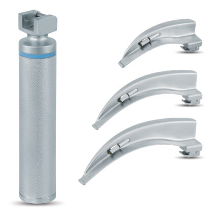 Laryngoscopes chirurgicaux Mac Intosh Starcare en acier inoxydable. L'image présente un ensemble de laryngoscopes, comprenant trois lames de différentes tailles (N°1, 3 et 4), conçus pour une visualisation claire et optimale de la glotte lors d'une procédure d'anesthésie.