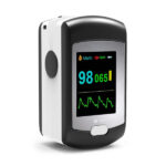 Oxymètre de pouls Starcare rechargeable, compact et portable, affichant une lecture numérique de la saturation en oxygène (SpO2) et de la fréquence cardiaque. L'appareil est conçu pour le suivi de la santé respiratoire.