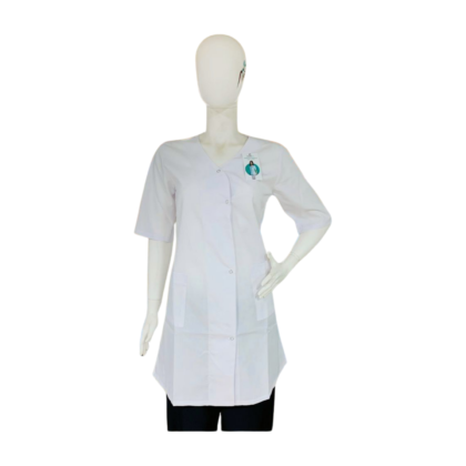 Blouse femme Confoped, demi-manche, couleur [couleur de la blouse si visible, sinon "neutre"], tissu doux. Coupe polyvalente, idéale pour un usage quotidien. Disponible dans les tailles 36 à 50.