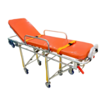 Brancard médical compact en aluminium, de couleur [préciser la couleur si visible sur l'image, ex: gris clair]. Il présente une structure robuste et légère, conçu pour le transport sécurisé de patients. Le brancard est ergonomique et semble facile à manipuler. Destiné à un usage hospitalier, d'urgence ou à domicile.