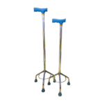 Canne tripode en aluminium noir avec poignée ergonomique. La canne est pliée, montrant sa conception compacte. Le logo "Nd PU913" est visible sur le manche. Elle est présentée sur un fond uni, mettant en valeur son design et sa légèreté. #cannetripode #mobilité