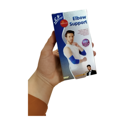 Coudière élastique de couleur vive, probablement rose ou une autre teinte vive (Flamingo OC 2074), conçue pour le soutien et la compression du bras. Elle semble être en tissu extensible, avec une ouverture pour le pouce et une structure anatomique pour un ajustement confortable. La courbure de la coudière suggère une adaptation à la forme du bras.