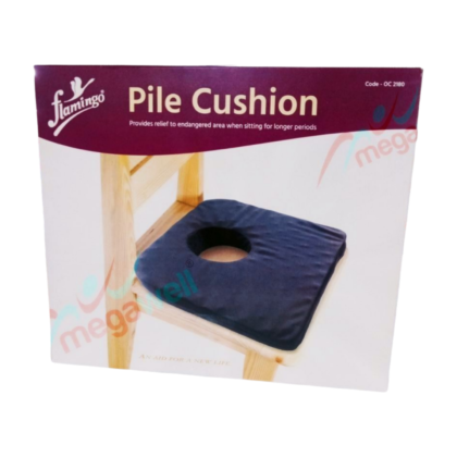 Coussin ergonomique rose en forme de flamant rose, conçu pour le confort et le soulagement. Surface douce et rembourrée.