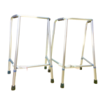 Déambulateur fixe en aluminium de grande taille, modèle Nd NM917L(L). Léger et robuste, il présente des pieds antidérapants pour une stabilité accrue à l'intérieur comme à l'extérieur.