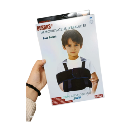 Immobilisateur réglable Berbas pour épaule/bras d'enfant (BR044). Dispositif médical confortable et sécurisé offrant un soutien optimal en cas de fracture ou entorse. Favorise la guérison.