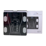 Pèse-personne électronique Hy, blanc et design minimaliste. Affichage numérique clair, plateforme antidérapante. Connectivité Bluetooth pour suivi des données via application mobile (iOS/Android). Idéal pour le suivi du poids et le suivi des objectifs de bien-être.