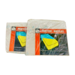 Protège-matelas Panarthro, bleu clair, en tissu doux et imperméable, couvrant un matelas. L'image présente le produit sous forme de rouleau ou de feuille, suggérant sa facilité d'application. L'accent est mis sur la texture et la couleur du protège-matelas, indiquant sa fonctionnalité de protection contre les taches, l'humidité et les acariens, contribuant à un sommeil sain.