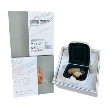 Prothèse auditive Omron, discrète et confortable, présentée en gros plan. Compacte et élégante, elle est conçue pour une perte auditive légère à modérée. Elle se fixe à l'oreille et est de couleur [préciser la couleur visible sur l'image, ex: blanc nacré, gris clair].