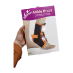 Support de cheville Flamingo OC 2040 : Supporté à la cheville, ce bandage de couleur [couleur du produit] est conçu pour offrir confort et stabilité. Il présente un tissu respirant et des sangles réglables, visibles sur l'image. Le support est adapté à différentes tailles et vise à stabiliser la cheville pour la réhabilitation ou la gestion des douleurs.