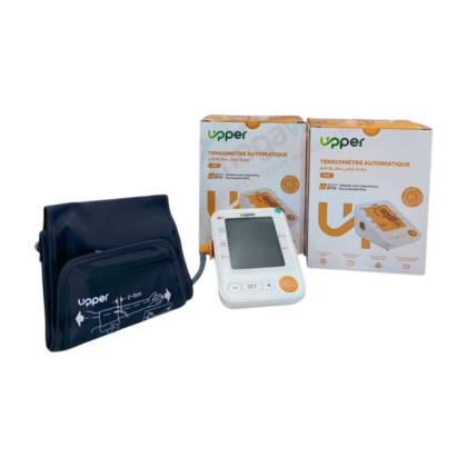 Tensiomètre automatique Upper N3 avec écran LCD affichant une tension artérielle. Compact et facile à utiliser, il dispose de mémoire et détecte les arythmies. Destiné à un suivi précis de la tension artérielle à domicile pour la santé cardiovasculaire.