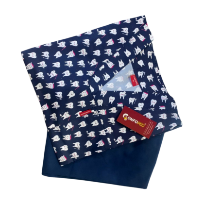 Tenue de bloc bleu nuit Confoped : ensemble confortable, respirant et facile à entretenir, conçu pour une liberté de mouvement optimale au quotidien. Disponible en tailles 38 à 48.