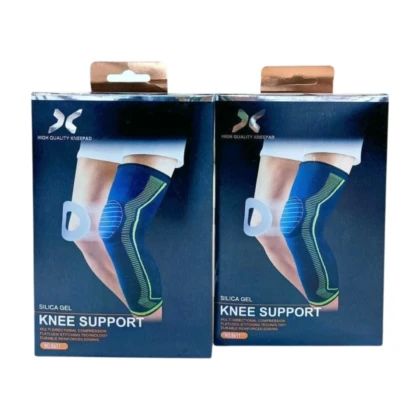Genouillère universelle de haute qualité, couvrant le genou, de couleur [insérer la couleur dominante ici, ex: bleu marine, gris clair], avec des éléments de maintien visibles [ex: baleines latérales, anneau patellaire]. Conçue pour le confort et la mobilité, elle est présentée comme adaptée aux hommes et aux femmes.