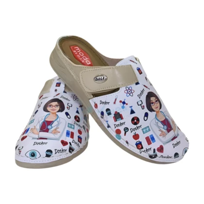 Sabot orthopédique pour femme Enova M-275, couleur blanc cassé et beige. Semelle antidérapante et voûte plantaire soutenue pour un confort optimal. Disponible en tailles 37 à 41.