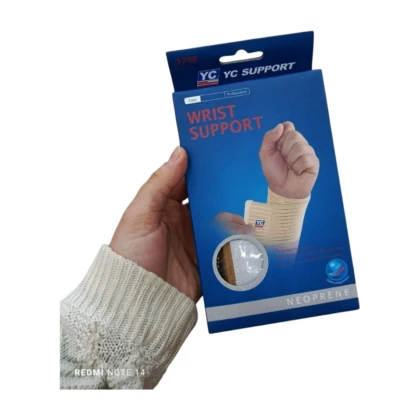 Serre-poignet Yc, couleur [préciser la couleur si visible sur l'image, ex: noir, bleu marine], conçu pour offrir soutien et confort au poignet. Le produit est représenté comme un bandage élastique, ajustable, couvrant la main et le poignet. Il est destiné à soulager les douleurs (tendinites, etc.) et à protéger lors d'activités sportives.