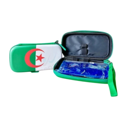 Trousse de transport insuline Rms M1 ALG, en matériau résistant, de couleur [préciser la couleur si visible], conçue pour contenir en sécurité des flacons d'insuline et des seringues. Elle est présentée [décrire l'agencement : ouverte, fermée, sur un fond neutre, etc.]. Son design est discret et facile à nettoyer, idéale pour les personnes diabétiques en déplacement.