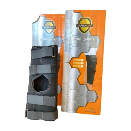 Attelle pédiatrique Armor ARK1025, conçue pour enfants, offrant un maintien confortable pour les troubles musculo-squelettiques. L'attelle est visiblement légère et adaptée à la morphologie des jeunes patients, avec des éléments de fixation ajustables.