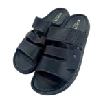 Sabot orthopédique Enova A-02 pour homme, pointure 40/44. Sabot de couleur [Couleur du sabot, si visible sur l'image], doté d'une semelle profilée et d'un design ergonomique. Conçu pour offrir confort et soutien aux pieds, notamment en cas de pieds plats ou sensibles. Légèrement surélevé, il suggère une amélioration de la posture et un soulagement de la fatigue.