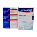 Pansement transparent Hansaplast pour peaux sensibles, présenté sur fond neutre. Le pansement est discret et laisse la peau visible. L'emballage est sobre, de couleur blanche avec le logo Hansaplast en rouge et bleu.
