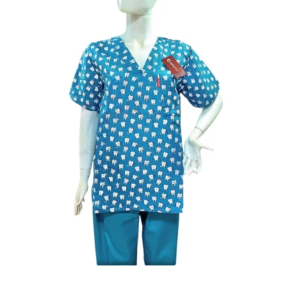 Tenue de bloc Confoped bleu et vert, motif dentelé. Conçue pour le confort et l'ergonomie, cette tenue respirante et hypoallergénique est idéale pour les professionnels de la parapharmacie et du médical. Taille unique.