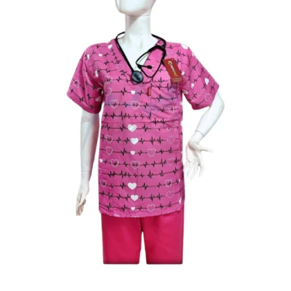 Tenue de bloc rose Confoped avec motif cœur, évoquant le confort et la relaxation. Couleur rose douce. Tissu doux de qualité Confoped, idéal pour la méditation et le bien-être quotidien.