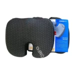 Coussin thérapeutique Confoped viscoélastique, de couleur [préciser la couleur du coussin si visible], conçu pour le soulagement des douleurs au coccyx. Forme ergonomique et adaptable, visiblement confortable. Idéal pour la récupération post-accouchement, les blessures ou les longues périodes d'assise.
