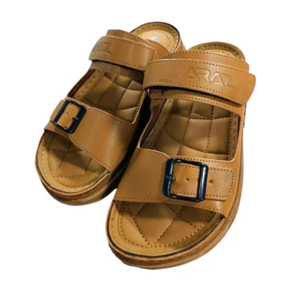 Sabots pour homme Araz Shoes B02, couleur camel tabac. Chaussures confortables et élégantes, adaptées à un usage intérieur et extérieur. Fabrication française, disponibles en tailles 40 à 45.