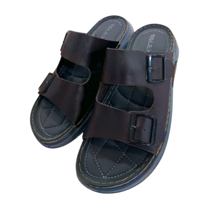 Sabots marron ouvert pour homme, modèle Costa Brava (réf. E). Chaussures confortables et élégantes, idéales pour l'intérieur, le jardin ou la piscine. Semelle antidérapante et qualité assurée. Taille 40 à 45.