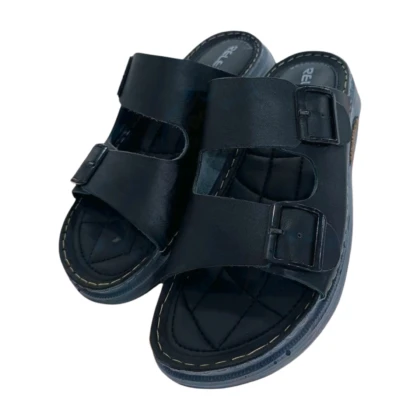 Sabots noirs pour homme "E" Costa Brava, tailles 40/45. Ces sabots présentent une conception en cuir synthétique avec une semelle profilée antidérapante, conçus pour le confort et la durabilité à l'intérieur comme à l'extérieur.