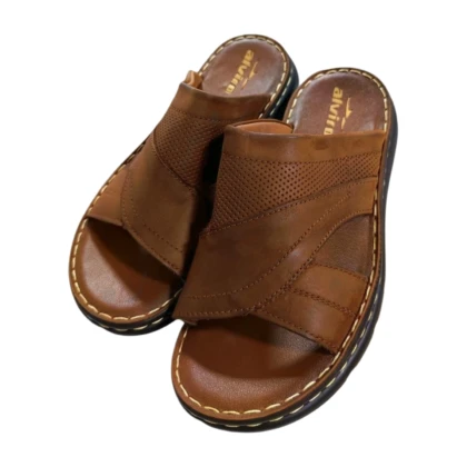 Sabot pour homme Alviro en marron Y, ouvert, avec semelle ergonomique antidérapante. Matériau synthétique durable. Taille disponible 40/45. Idéal pour une utilisation à la maison et en extérieur.