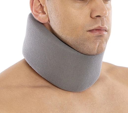 Collier cervical ANATOMIC HELP 550 STD : mousse haute densité hypoallergénique, anatomique (38-45cm). Soulage torticolis, whiplash, entorses. Housse lavable, Velcro ajustable, ventilation optimale. Dispositif médical certifié !