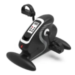 Découvrez le mini-pédalier électrique MC08 Megawell, conçu pour accompagner la rééducation des jambes en toute simplicité depuis le domicile. Cet appareil aide les personnes en convalescence ou à mobilité réduite à réactiver leur circulation sanguine et à solliciter en douceur les muscles des membres inférieurs. Grâce à son moteur électrique réglable, il propose plusieurs niveaux d’assistance. Vous pouvez ainsi opter pour un entraînement passif, où le pédalier entraîne les jambes, ou actif, selon vos capacités du moment. La télécommande intuitive permet de modifier la vitesse ou d’arrêter l’appareil instantanément, sans avoir à se pencher. Compact et léger, le MC08 Megawell se glisse facilement sous un bureau ou à côté d’un fauteuil. Aucun montage compliqué n’est requis et son faible encombrement facilite les déplacements d’une pièce à l’autre. Son fonctionnement silencieux et sa base stable garantissent une utilisation sereine au quotidien. Ce mini-pédalier convient particulièrement aux personnes en récupération après une intervention orthopédique, aux seniors souhaitant préserver leur autonomie et à tous ceux qui ont besoin d’une rééducation progressive des chevilles et des genoux. Des capteurs de sécurité interrompent automatiquement le mouvement en cas de résistance inhabituelle. Pour une utilisation adaptée à votre situation, consultez toujours un professionnel de santé. Intégrez le mini-pédalier électrique MC08 Megawell à vos séances courtes et régulières afin de retrouver progressivement confort et mobilité.