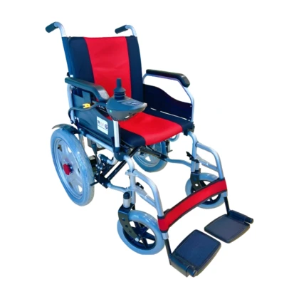 Le fauteuil électrique RMS rouge JRWD 1801 offre une solution de mobilité pensée pour les personnes qui souhaitent conserver leur autonomie au quotidien sans renoncer au confort. Conçu par la marque RMS, ce modèle combine une structure stable, un design soigné et des réglages électriques intuitifs qui s’adaptent facilement aux besoins de chacun. Son assise ergonomique et son système de motorisation silencieux permettent d’ajuster le dossier et le repose-pieds en toute simplicité. Les accoudoirs rembourrés favorisent une posture naturelle, tandis que la couleur rouge sobre s’intègre harmonieusement dans un intérieur. Les roues arrière, conçues pour faciliter les manœuvres, assurent une bonne maniabilité même dans les espaces restreints. Grâce à une batterie offrant une autonomie adaptée aux trajets du quotidien, ce fauteuil électrique accompagne les déplacements à l’intérieur du domicile avec fluidité et sécurité. Sa robustesse et son maintien dorsal en font un allié fiable pour les personnes à mobilité réduite. L’entretien se résume à un nettoyage régulier des surfaces et à une vérification périodique de la batterie. Ces gestes simples suffisent à préserver ses performances sur le long terme. Le fauteuil électrique RMS JRWD 1801 représente ainsi un choix serein pour améliorer le confort et l’indépendance au fil des jours. Découvrez-le dès maintenant sur notre site pour vérifier son adéquation avec vos attentes.