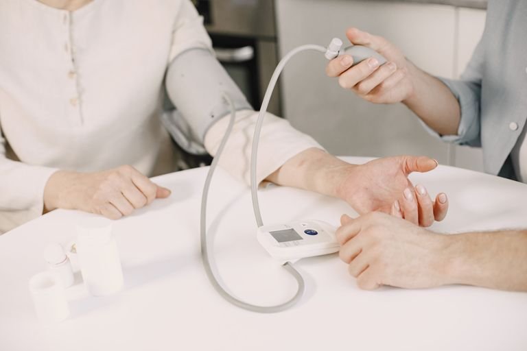 Diagnostic & soins à domicile – MEDICBOX