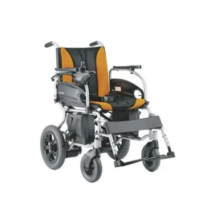 Le fauteuil roulant électrique YUWELL D210D a été conçu pour offrir une mobilité fluide et sereine aux personnes à mobilité réduite. Ce modèle combine robustesse et simplicité d’utilisation afin d’accompagner chaque déplacement sans effort inutile, que ce soit à domicile ou en extérieur. Grâce à son siège large et son dossier réglable, le D210D assure un maintien confortable même lors des trajets prolongés. Sa structure légère facilite les transferts et le rangement tout en conservant une grande solidité. La batterie performante permet une autonomie adaptée aux activités quotidiennes, tandis que les roues optimisées garantissent une bonne stabilité sur différents types de sols. Les commandes intuitives offrent une prise en main rapide, y compris pour les utilisateurs peu habitués aux fauteuils électriques. Les freins efficaces et le système d’arrêt automatique renforcent la sécurité à chaque utilisation. Contrairement aux modèles manuels, le YUWELL D210D réduit considérablement la fatigue liée à la propulsion. Il constitue ainsi une réponse adaptée aux personnes dont la force physique est limitée tout en préservant leur indépendance. Facile à entretenir et pensé pour un usage régulier, ce fauteuil roulant électrique YUWELL D210D accompagne votre quotidien avec fiabilité.