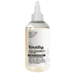 La Touché Lotion Tonique Purifiante Acide Glycolique 8 % offre une solution efficace et bien tolérée pour les peaux mixtes à grasses en quête de pureté et de régularité. Sa formule associe l’action exfoliante de l’acide glycolique à 8 % à une texture légère qui respecte l’équilibre cutané tout en limitant l’excès de sébum. Appliquée quotidiennement, cette lotion de 250 ml aide à éliminer les cellules mortes, à resserrer l’apparence des pores et à affiner le grain de peau. Elle prépare la peau aux soins suivants tout en réduisant progressivement les brillances et les irrégularités liées aux imperfections. Conçue pour une utilisation régulière, elle convient particulièrement aux peaux sujettes aux pores dilatés et aux traces d’acné. Sa concentration modérée permet une exfoliation douce sans agresser l’épiderme, même chez les personnes qui débutent avec les acides de fruits. Pour l’intégrer à votre routine, imbibez un coton de lotion et appliquez-la sur le visage propre et sec, une à deux fois par jour en évitant le contour des yeux. Si votre peau est sensible, commencez par une application tous les deux jours avant d’augmenter la fréquence. Associez toujours une hydratation adaptée et une protection solaire en journée. Adoptez la Touché Lotion Tonique Purifiante Acide Glycolique 8 % pour retrouver une peau plus nette et confortable au fil des semaines.