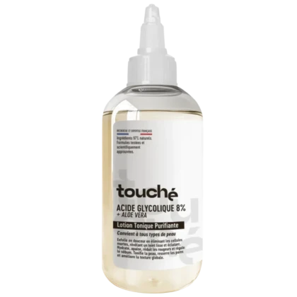La Touché Lotion Tonique Purifiante Acide Glycolique 8 % offre une solution efficace et bien tolérée pour les peaux mixtes à grasses en quête de pureté et de régularité. Sa formule associe l’action exfoliante de l’acide glycolique à 8 % à une texture légère qui respecte l’équilibre cutané tout en limitant l’excès de sébum. Appliquée quotidiennement, cette lotion de 250 ml aide à éliminer les cellules mortes, à resserrer l’apparence des pores et à affiner le grain de peau. Elle prépare la peau aux soins suivants tout en réduisant progressivement les brillances et les irrégularités liées aux imperfections. Conçue pour une utilisation régulière, elle convient particulièrement aux peaux sujettes aux pores dilatés et aux traces d’acné. Sa concentration modérée permet une exfoliation douce sans agresser l’épiderme, même chez les personnes qui débutent avec les acides de fruits. Pour l’intégrer à votre routine, imbibez un coton de lotion et appliquez-la sur le visage propre et sec, une à deux fois par jour en évitant le contour des yeux. Si votre peau est sensible, commencez par une application tous les deux jours avant d’augmenter la fréquence. Associez toujours une hydratation adaptée et une protection solaire en journée. Adoptez la Touché Lotion Tonique Purifiante Acide Glycolique 8 % pour retrouver une peau plus nette et confortable au fil des semaines.